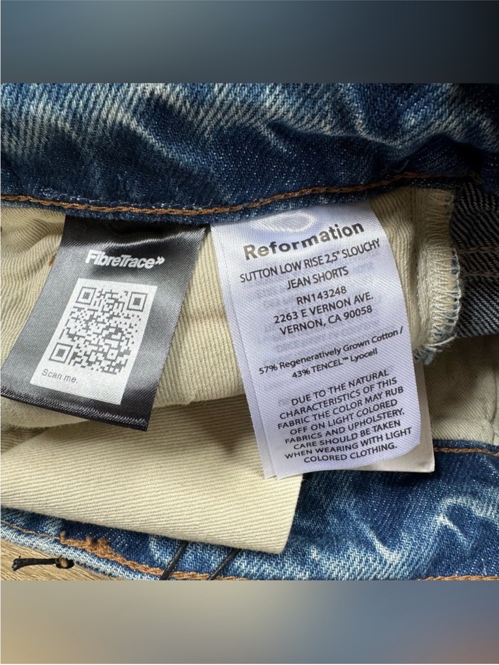NWT Reformation Sutton Low Rise 2.5 Slouchy Jean Shorts Pepper 25 - Picture 6 of 9